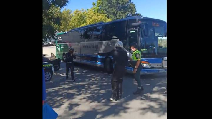 Caos en la prueba sub-23 por un autobús atascado en el recorrido