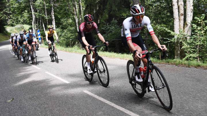 Tadej Pogacar rueda en la fuga durante la quinta etapa del Criterium del Dauphiné 2020.