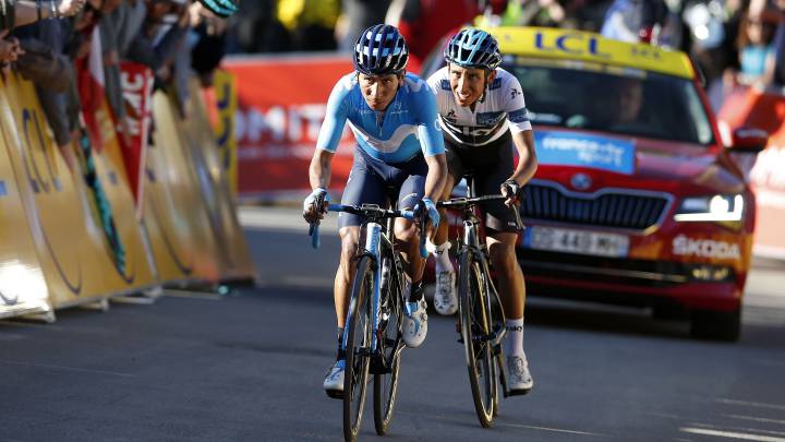 Egan Bernal y Nairo Quintana ascienden el Col de Turini durante la París-Niza de 2019.