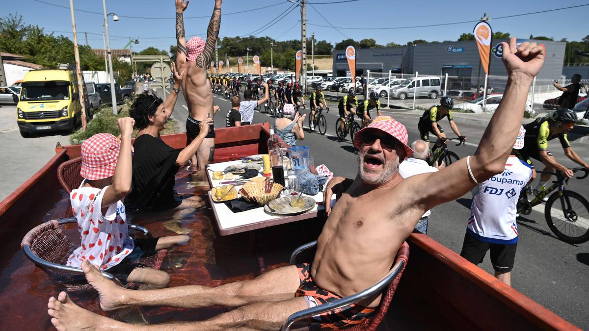 Comida y baño todo en uno durante la etapa del Tour