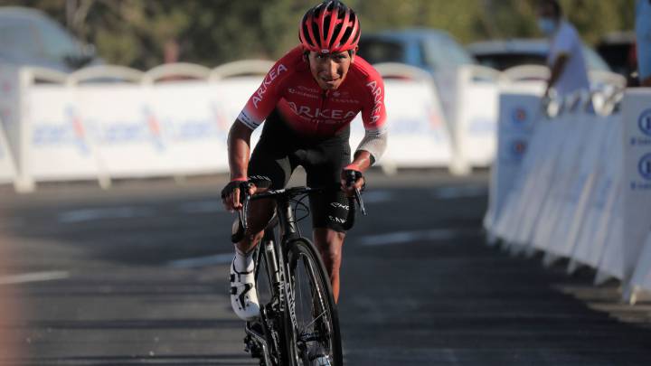 Nairo Quintana llega a la meta del Grand Colombier en la decimoquinta etapa del Tour de Francia 2020.