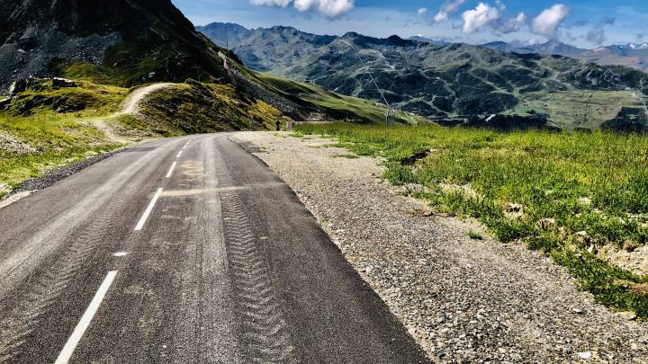 Imagen de las vistas de los Alpes desde la cima del Col de la Loze, que se ascenderá en la decimoséptima etapa del Tour de Francia 2020.