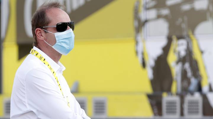 El director del Tour de Francia, Christian Prudhomme, antes de una etapa en el Tour 2020.