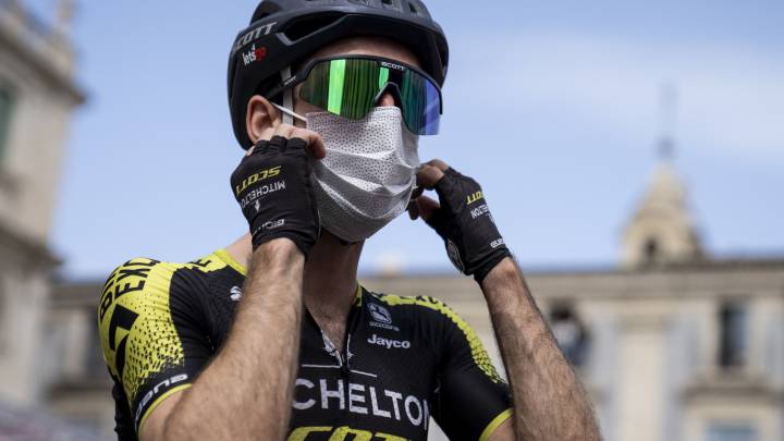 Simon Yates abandona el Giro tras dar positivo por COVID-19