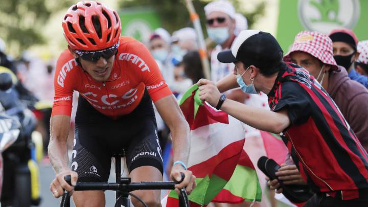 Ilnur Zakarin compite durante una etapa del Tour de Francia 2020.