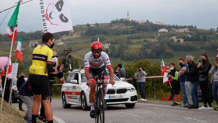 El ciclista colombiano Fernando Gaviria rueda durante la contrarreloj de Valdobbiadene en el Giro de Italia.