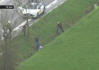 Una de las joyas del ciclismo sufre un duro accidente y cae dentro de una acequia
