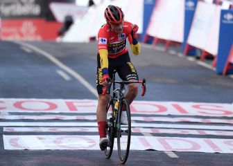 Roglic salva el órdago con una polémica ayuda del Movistar