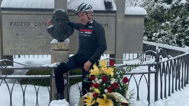 La nieve y el coronavirus no detienen los homenajes a Coppi