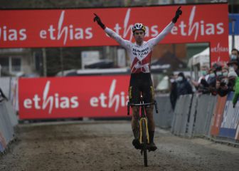 Van Aert triunfa ante un desafortunado Van der Poel