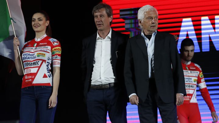Gianni Savio, mánager del Androni-Giocattoli Sidermec, durante la presentación de los equipos del Giro de Italia 2019.