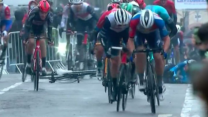 Ballerini repite y Alaphilippe se cae antes del Mont Ventoux