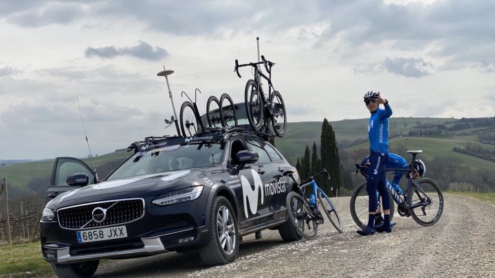 Marc Soler y Dario Cataldo, durante el reconocimiento de la etapa de sterrato del Giro de Italia 2021.