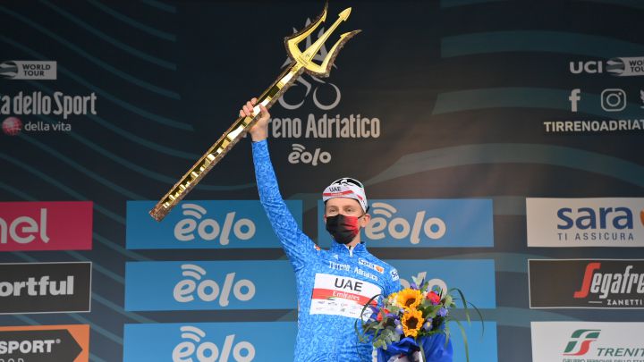 Pogacar resiste a Van Aert para conquistar su primer tridente
