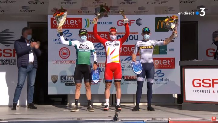 Viviani bate en el sprint a Aberasturi y acaba con su sequía