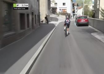 El ciclismo, indignado con la presencia de coches en medio de una carrera