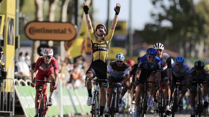 Wout Van Aert celebra su victoria en la séptima etapa del Tour de Francia 2020 con final en Lavaur.