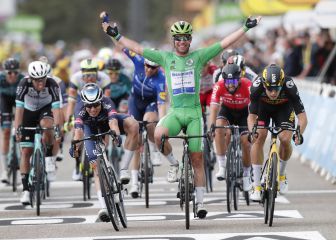 Cavendish acorrala a Merckx