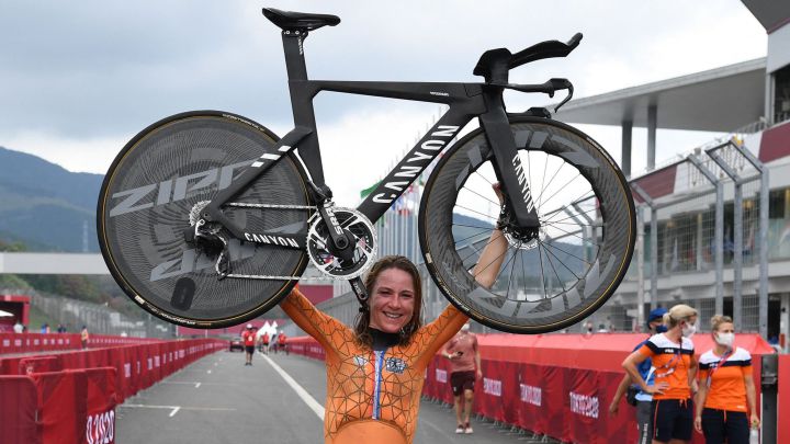 Van Vleuten cumple los pronósticos en San Sebastián