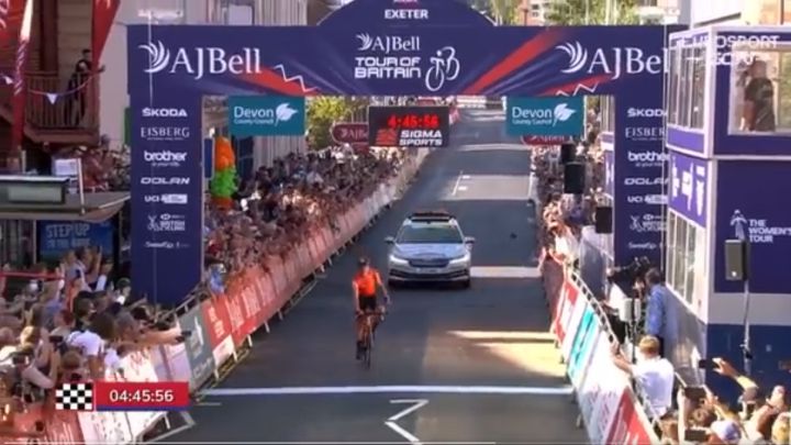 Robin Carpenter sorprende y quita el liderato a Van Aert