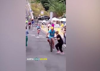 El ciclista está herido y la mujer grave: el accidente que remece al deporte