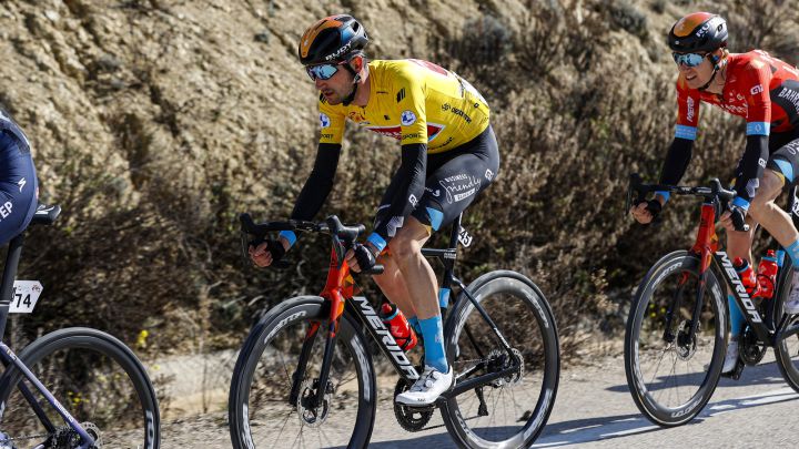 Poels resiste los órdagos de Yates y Rodríguez y gana la general