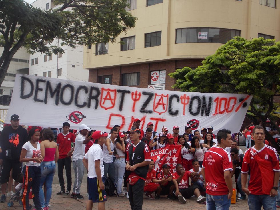 Hinchas del América reclaman: "el equipo para el pueblo "