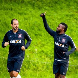 Corinthians, con Stiven Mendoza, entrenó en Manizales