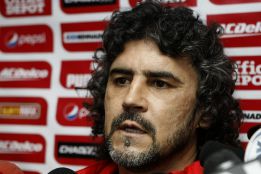 Leonel Álvarez quiere estrenarse clasificando al DIM