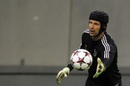 Cech: el antipenal que jugará por el puesto con Ospina