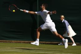Nishikori se retira y Giraldo avanza a tercera ronda