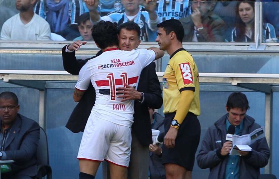 Pato dedica a Osorio el triunfo del Sao Paulo sobre Gremio