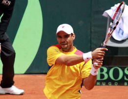 Alejandro Falla cede ante Nishikori y empata la serie