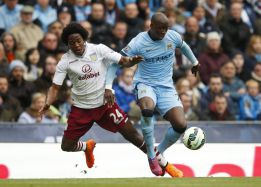 Carlos Sánchez no jugó en la derrota del Aston Villa