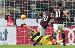 Carlos Bacca aporta un gol en triunfo de Milan ante Sassuolo