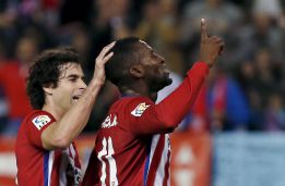 Jackson hace gol en triunfo ante Valencia y se va aplaudido