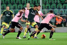 Bacca, con triple marca en Palermo