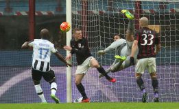 Armero marca gol y Bacca da asistencia en el 1-1 en San Siro