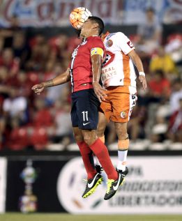 Cerro lidera el Grupo 8 tras vencer a Cobresal que es colero