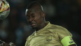 Hanyer Mosquera hace sufrir a Junior en el juego aéreo