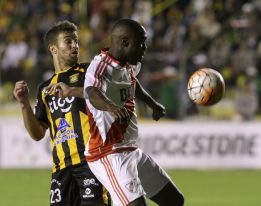 Balanta juega bien en La Paz y sufre sobrecarga muscular
