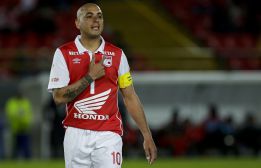 Hinchas piden no aceptar renuncia de Omar Pérez