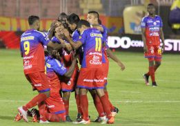 El golazo de Leandro Velázquez mete al Pasto en la pelea