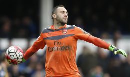 Wenger aún no decide si Ospina seguirá de titular en Premier