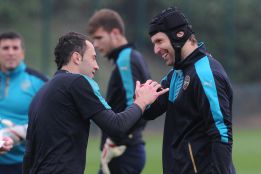 Wenger se decide: el nivel de Ospina le da la titularidad