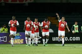 Santa Fe, por el liderato y un golpe de efecto vs Corinthians