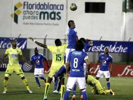 Millos 1x1: Henao mantuvo el invicto con un tiro libre