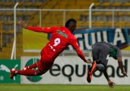 Miguel Borja se viste de héroe y marca tripleta en Manizales
