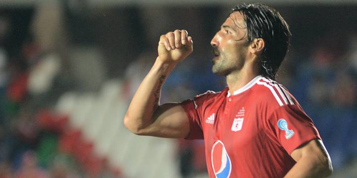 Farías le da el triunfo al América en el debut de Hernán Torres