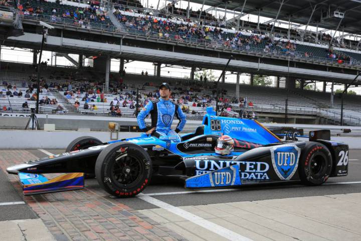 Entre lágrimas, Carlos Muñoz termina segundo en Indy 500